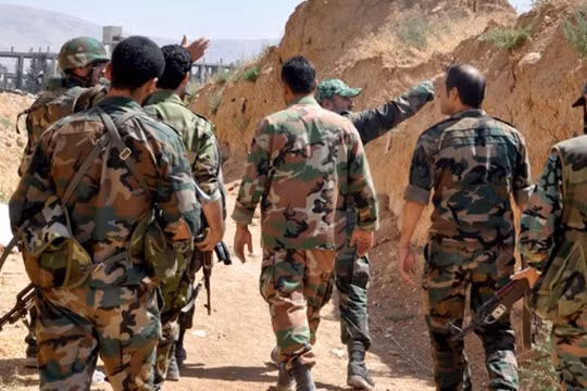 Binh sĩ thuộc sư đoàn cơ giới số 4 quân đội Syria