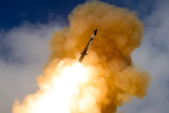 Tên lửa đánh chặn SM-3 BlockAII. Ảnh: Raytheon.