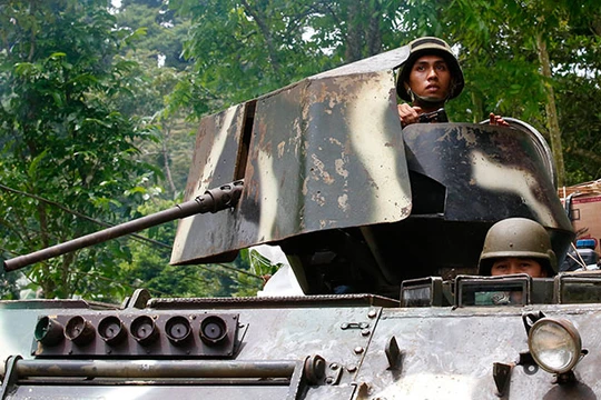 Xe thiết giáp quân đội Philippines trên thành phố Marawi