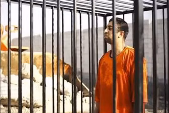 Phi công người Jordan Maaz al-Kassasbe bị IS thiêu sống hồi tháng 2 năm nay - Ảnh: Reuters