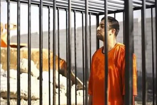 Phi công người Jordan Maaz al-Kassasbe bị IS thiêu sống hồi tháng 2 năm nay - Ảnh: Reuters