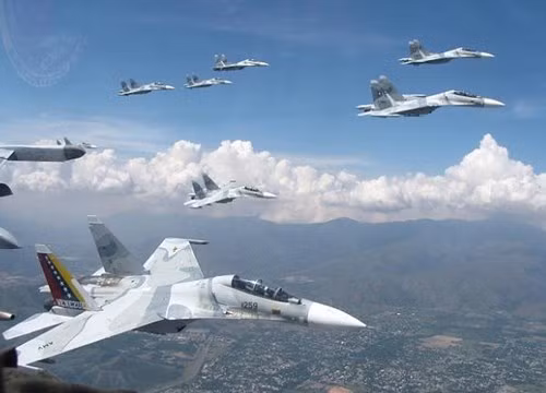 Venezuela “lột xác” cho không quân với Su-30MK2 từ Nga