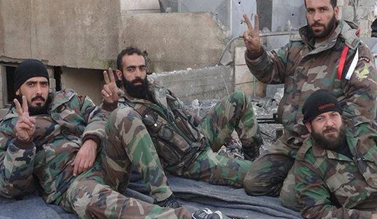 Các binh sĩ lữ đoàn 30 Vệ binh Cộng hòa Aleppo trên chiến trường khu trang trại Mallah.