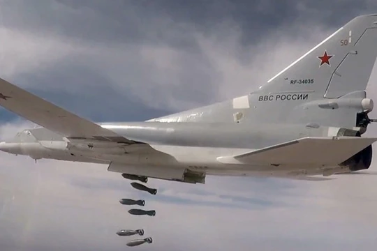 Máy bay ném bom chiến lược Tu22M3 Nga không kích ở Syria - ảnh video Bộ quốc phòng Nga