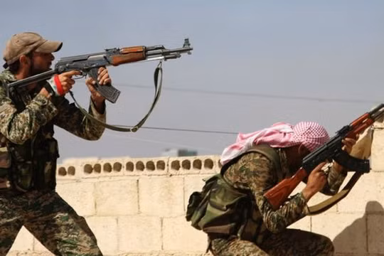 Binh sĩ Quân đội Syria chiến đấu ở Aleppo