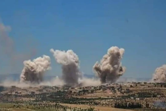 Không quân Nga - Syria không kích dữ dội chiến trường Hama. Ảnh Muraselon