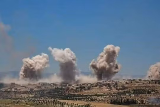 Không quân Nga - Syria không kích dữ dội chiến trường Hama. Ảnh Muraselon