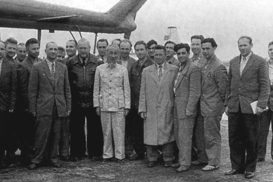 Những phi công Xô Viết đầu tiên trên bầu trời Đông Dương