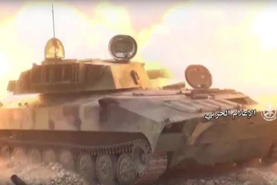 Pháo tự hành quân đội Syria bắn phá mục tiêu khủng bố Al-Qaeda Syria - ảnh minh họa Masdar News