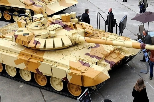 Xe tăng T-90, đã lắp đặt hệ thống phòng thủ tích cực Arena