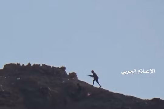 Lực lượng Houthi tiến công trên vùng đồi núi tam giác al-Salib thuộc tỉnh miền trung Yemen