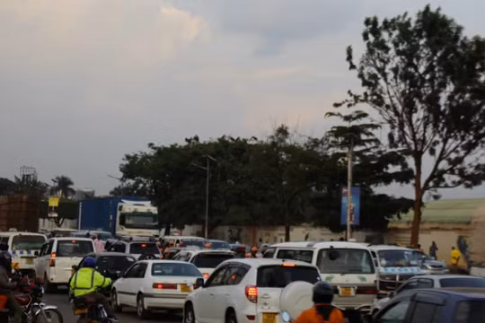 Uganda đưa ra chính sách hoán đổi xe máy điện cho xe máy chạy xăng. Ảnh minh họa Electrek