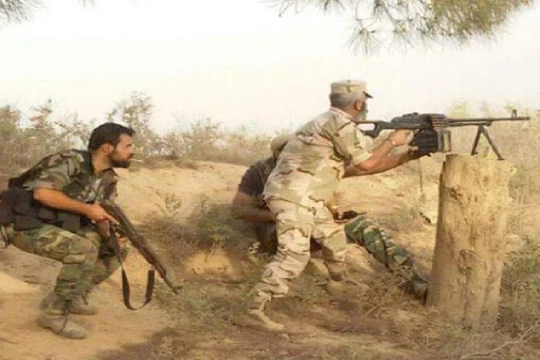 Binh sĩ quân đội Syria chiến đấu chống IS trên chiến trường Deir ez Zor