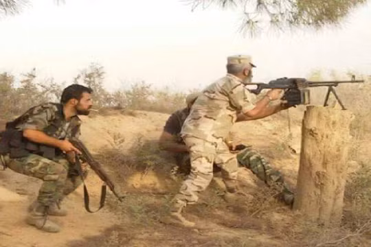 Binh sĩ quân đội Syria chiến đấu chống IS trên chiến trường Deir ez Zor