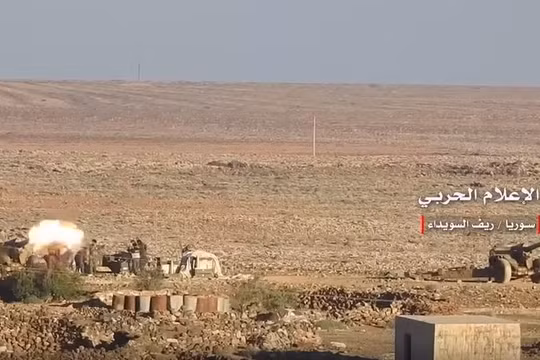 Lực lượng pháo binh quân đội Syria ở Sweida. Ảnh South Front