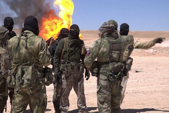 Binh sĩ lực lượng Săn IS trên chiến trường sa mạc Palmyra