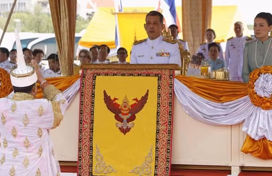 Thái tử Thái Lan Maha Vajiralongkorn và Vương phi Srirasmi tại Bangkok ngày 13/05/2014. Ảnh tư liệu REUTERS/Chaiwat Subprasom/Files