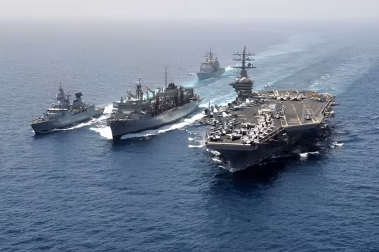 Cụm tàu sân bay tấn công chủ lực USS Dright Eisignhower Mỹ