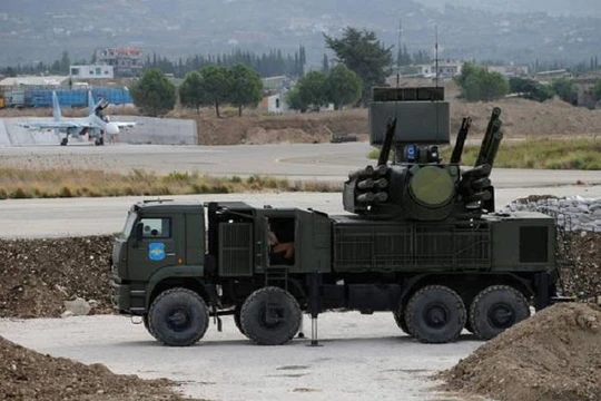 Tổ hợp pháo - tên lửa phòng không Pantsir-S1 trên căn cứ sân bay Hmeimim. Ảnh minh họa South Front
