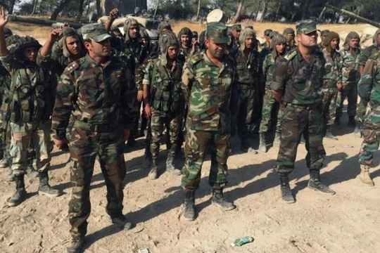 Binh sĩ Quân đội Syria chuẩn bị tấn công trên vùng nông thôn tỉnh Homs