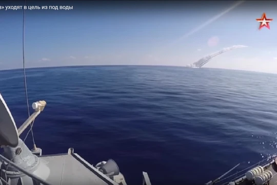 Tàu ngầm Nga phóng tên lửa hành trình Kalibr - ảnh video Bộ quốc phòng Nga