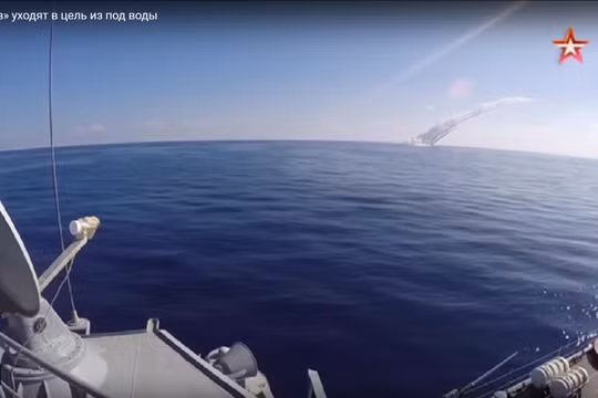 Tàu ngầm Nga phóng tên lửa hành trình Kalibr - ảnh video Bộ quốc phòng Nga