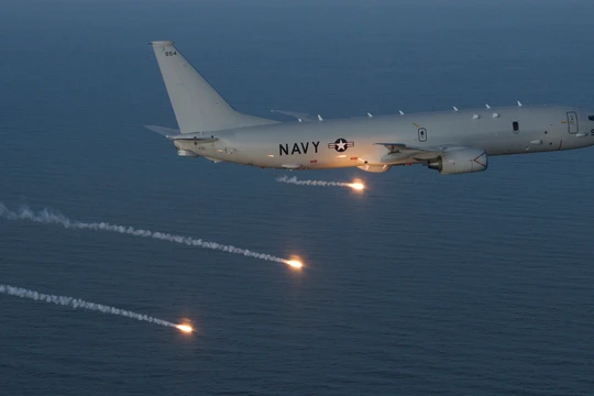 Máy bay săn ngầm tối tân P-8 Poseidon của Mỹ luôn thường trực ở Biển Đông