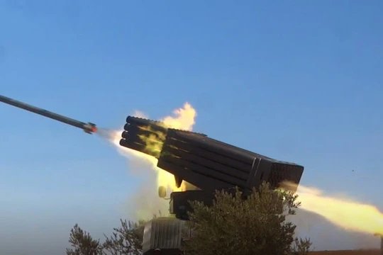 Pháo phản lực quân đội Syria đánh phá khốc liệt lực lượng Hồi giáo cực đoan ở Hama, Idlib. Ảnh South Front