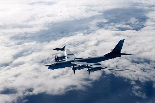 Máy bay ném bom chiến lược tầm xa Tu-95 không kích ở Syria
