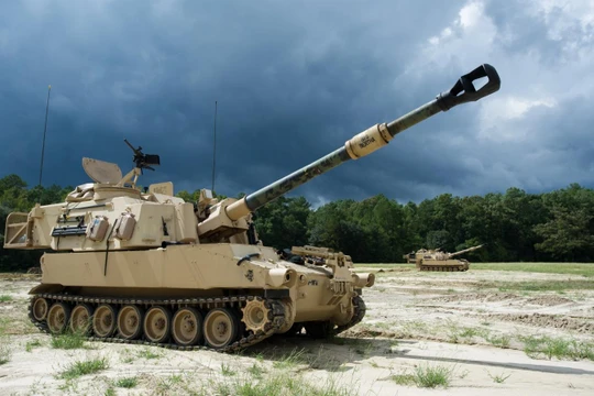 Pháo tự hành tầm xa M109 của quân đội Mỹ sử dụng thử nghiệm đầu đạn tầm xa tốc độ siêu âm (ERCA). Ảnh: The National Interest.