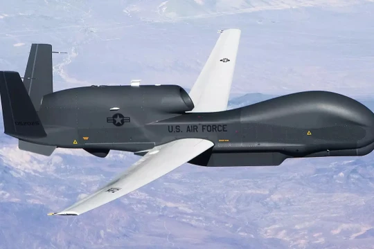 Máy bay trinh sát không người lái tầm cao RQ-4 Global Hawk. Ảnh minh họa The Driver