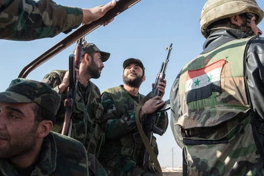 Binh sĩ quân đội Syria chuẩn bị chiến đấu