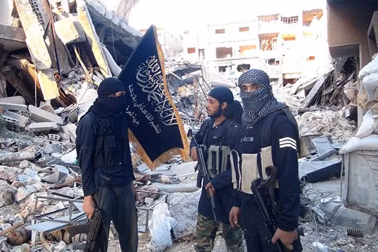 Nhóm chiến binh thánh chiến Al-Qaeda Syria trong trại Yamouk