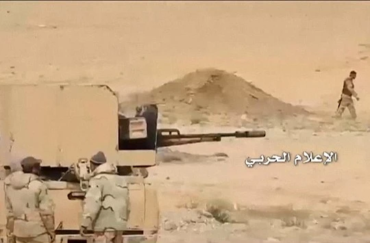 Binh sĩ quân đội Syria trên chiến tuyến phòng ngự sân bay T-4 Palmyra