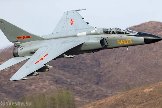 Máy bay cường kích chiến trường JH-7A không quân Trung Quốc. Ảnh Business Inside