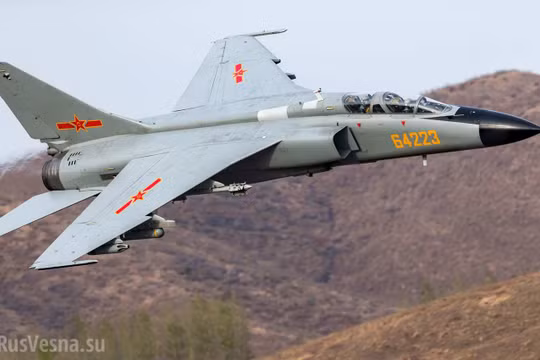 Máy bay cường kích chiến trường JH-7A không quân Trung Quốc. Ảnh Business Inside