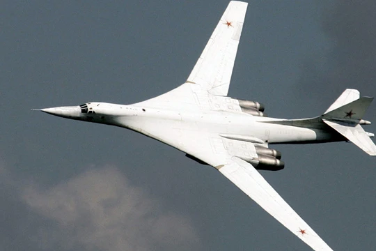 Máy bay ném bom chiến lược siêu thanh Tu-160 Thiên nga trắng