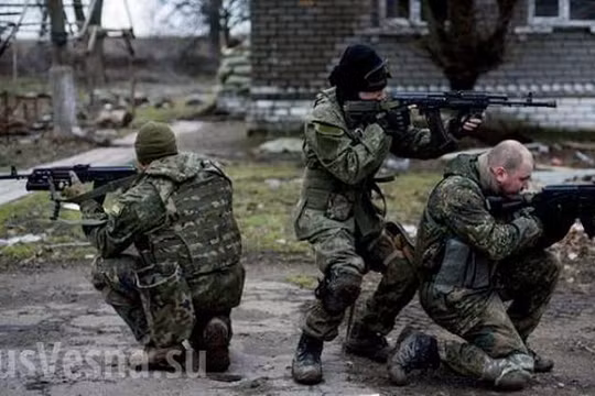 Binh sĩ quân đội Ukraina chiến đấu ở Donesk. Ảnh Rusvesna