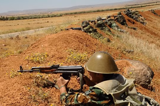 Binh sĩ Syria chiến đấu trên chiến trường Aleppo