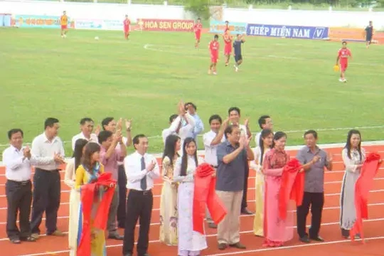 Sân chạy điền kinh khánh thành ăm 2012, do sở VHTT&DL Kiên Giang làm chủ đầu tư