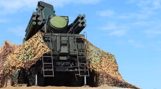 Hệ thống phòng không tầm thấp Pantsir -S1 trên sân bay Kmeimim. Ảnh minh họa Masdar News