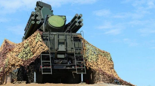 Hệ thống phòng không tầm thấp Pantsir -S1 trên sân bay Kmeimim. Ảnh minh họa Masdar News