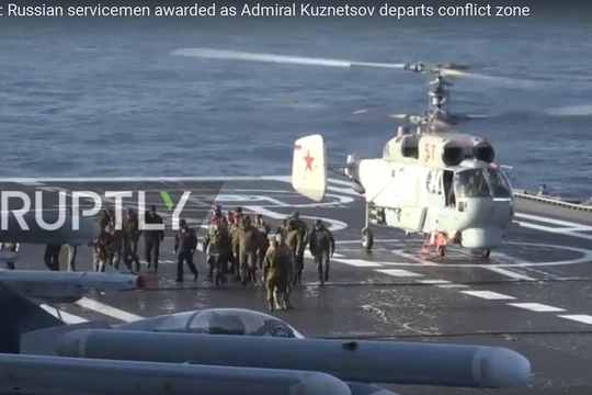 Tổng tham mưu trưởng quân đội Syria thăm tàu sân bay Đô đốc Kuznetsov