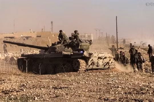 Quân đội Syria chiến đấu bảo vệ thị trấn Ma'an trên vùng nông thôn Bắc Syria