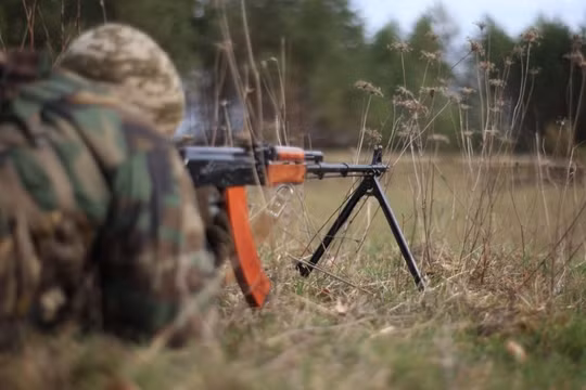 Một chiến sĩ dân quân Lugansk trên chiến tuyến Donbass