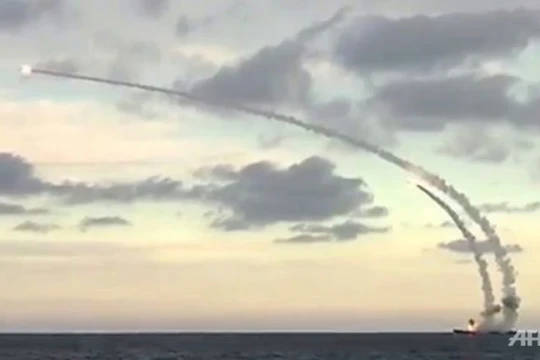 Hải quân Nga phóng tên lửa Kalibr vào khu vực tỉnh Idlib - ảnh minh họa Masdar News