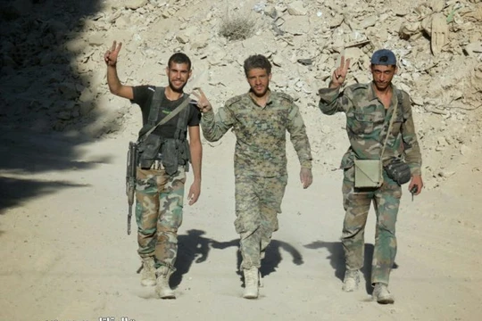 Binh sĩ quân đội Syria chiến đấu ở quận Ayn Tarma - ảnh Masdar News