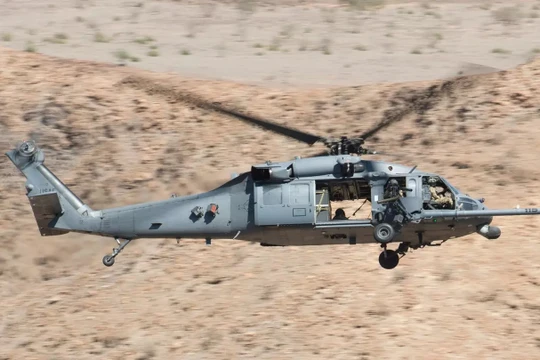 Trực thăng vận tải tấn công Sikorsky HH-60 Pave Hawk trên sa mạc Trung Đông. Ảnh minh họa USAF
