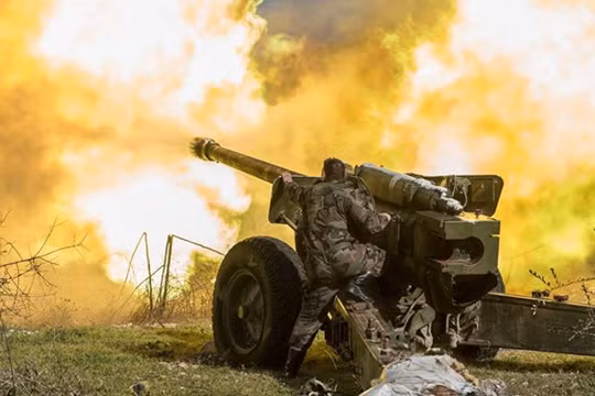 Pháo binh Syria khai hỏa diệt Hồi giáo cực đoan. Ảnh minh họa Masdar News