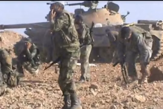 Binh sĩ quân đội Syria trên chiến trường Hama - ảnh minh họa Masdar News